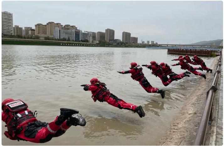 基層動(dòng)態(tài)|防汛備戰(zhàn)期,練就水中&ldquo;蛟龍&rdquo;